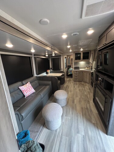 Wild Cactus Glamping - Stationary RV, prime location between rural and city life