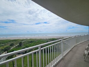 Property grounds - Oceanfront Top Floor Direct Views of Cocoa Beach, the Pier and Space Launches (Cocoa Beach)