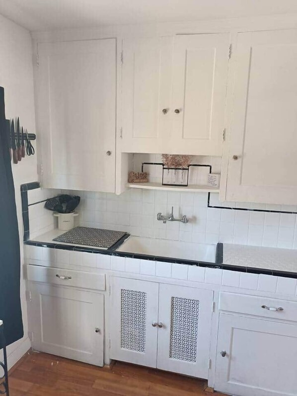 Soap, shampoo, toilet paper - Relax Near Grosse Pointe & Downtown Detroit. (Detroit)