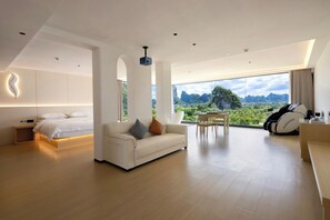 Luxury Suite, Mountain View | Desk, laptop workspace, blackout drapes, soundproofing