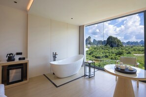 Dobbeltrom – classic, fjellutsikt | Skrivebord, skrivebord for bærbar PC, blendingsgardiner og lydisolert