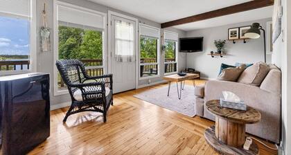 Escape to Four Seasons at Calabogie, a cozy chalet that welcomes you year-round!