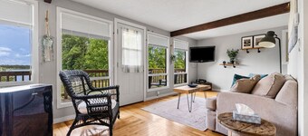 Escape to Four Seasons at Calabogie, a cozy chalet that welcomes you year-round!