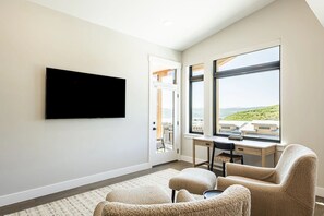 Smart TV y chimenea 