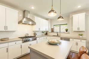 Mikroaaltouuni, uuni, liesi, astianpesukone