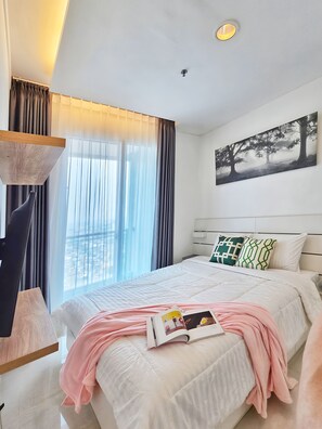 Apartment, 3 Bedrooms, City View | Iron/ironing board, free WiFi