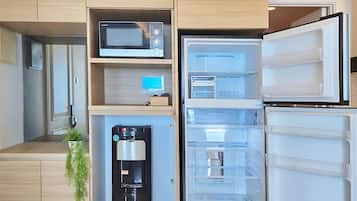 Apartemen, 3 kamar tidur, pemandangan kota | Dapur pribadi | Lemari es, microwave, kompor, dan peralatan masak/sendok-piring