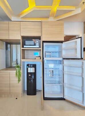 Apartment, 3 Bedrooms, City View | Private kitchen - Staysanliving - Grand Madison (Jakarta)