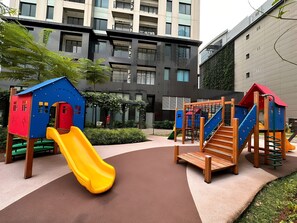 子供用の遊び場 - 屋外