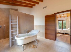 Spa - Spectacular finca with private pool in Selva. (Selva)