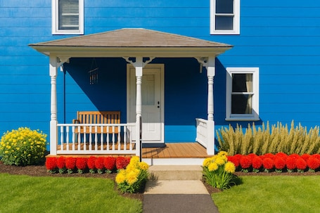 Außendetails. Charming Country-Chic 1BR in Greenfield – King Bed, Rain Shower, Near Berkshires