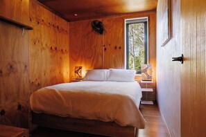 3 bedrooms, desk, iron/ironing board, WiFi
