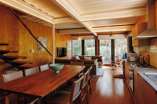 Haven in Nature: Tranquil Beach, Bush Escape