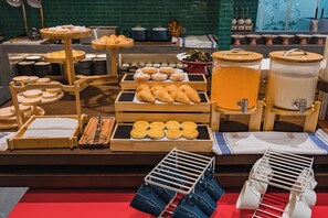 Free daily buffet breakfast