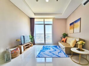 Apartment, 1 Bedroom, City View | Living area
