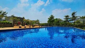 Kolam renang outdoor