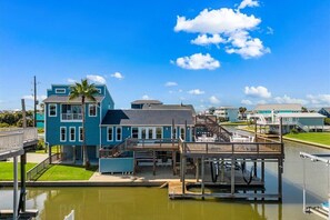 Exterior - Sea Isle Canal Side Hot Tub + Easy Beach Access (Galveston)