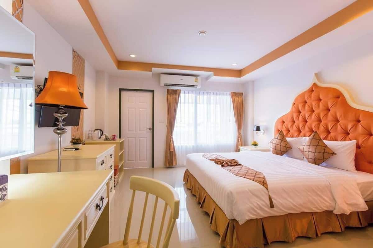 Superior Room, 1 King Bed, City View | Free WiFi