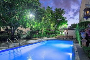 Outdoor pool, pool loungers