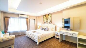 Junior Suite, City View | Soundproofing, free WiFi, bed sheets
