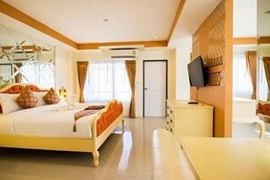 Deluxe Room, 1 King Bed, City View | Free WiFi