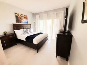 3 habitaciones, tabla de planchar con plancha, wifi y ropa de cama