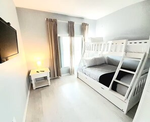 3 bedrooms, iron/ironing board, WiFi, bed sheets