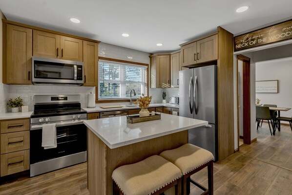 Microondas, horno, parrilla de estufa y lavavajillas 