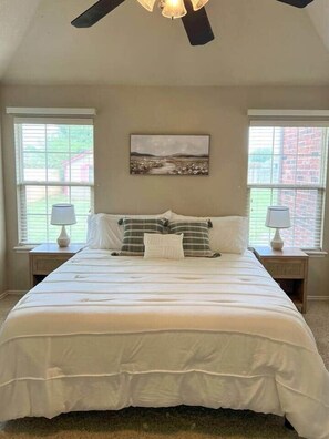 3 bedrooms, WiFi, bed sheets - A Cozy Home, Great Location · South Tulsa (Jenks)