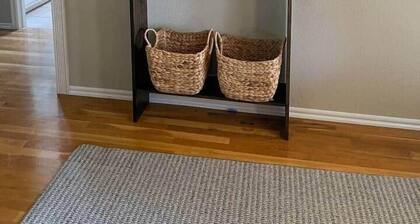 A Cozy Home, Great Location · South Tulsa