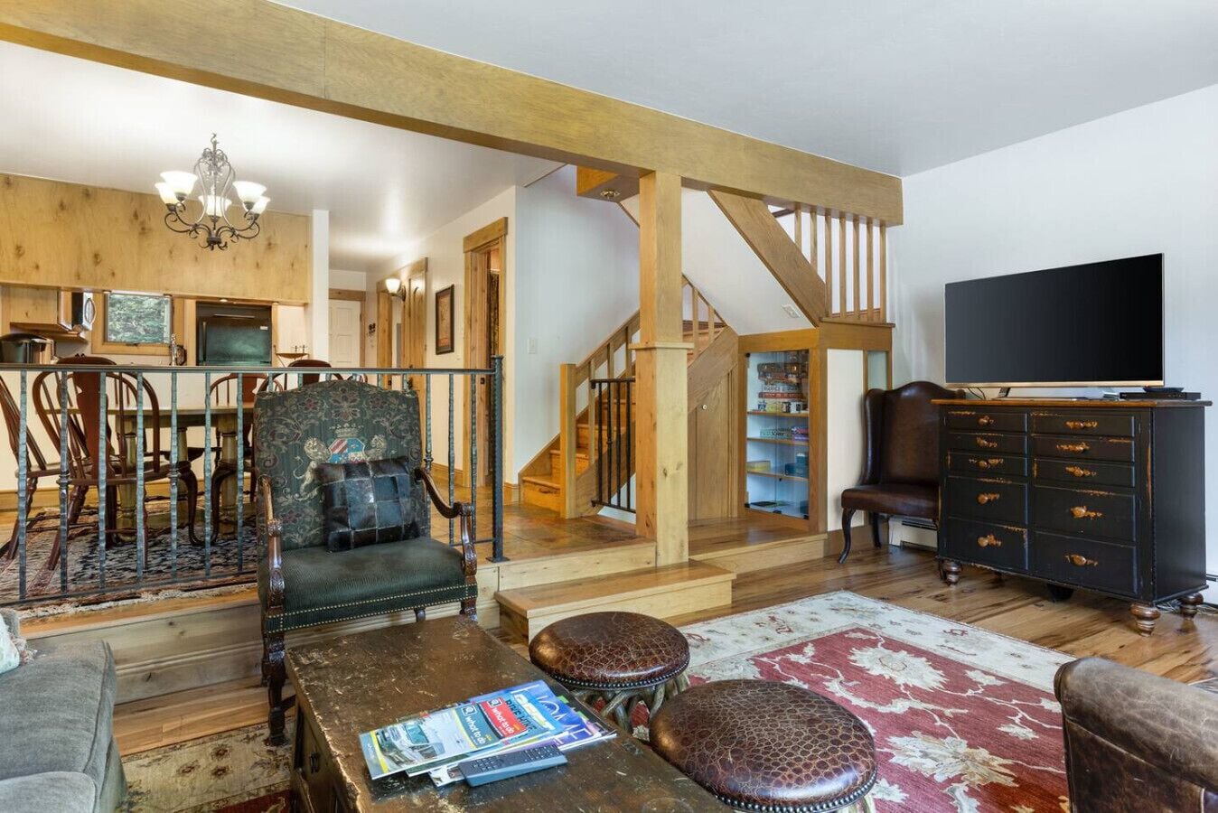 Televisión y chimenea 