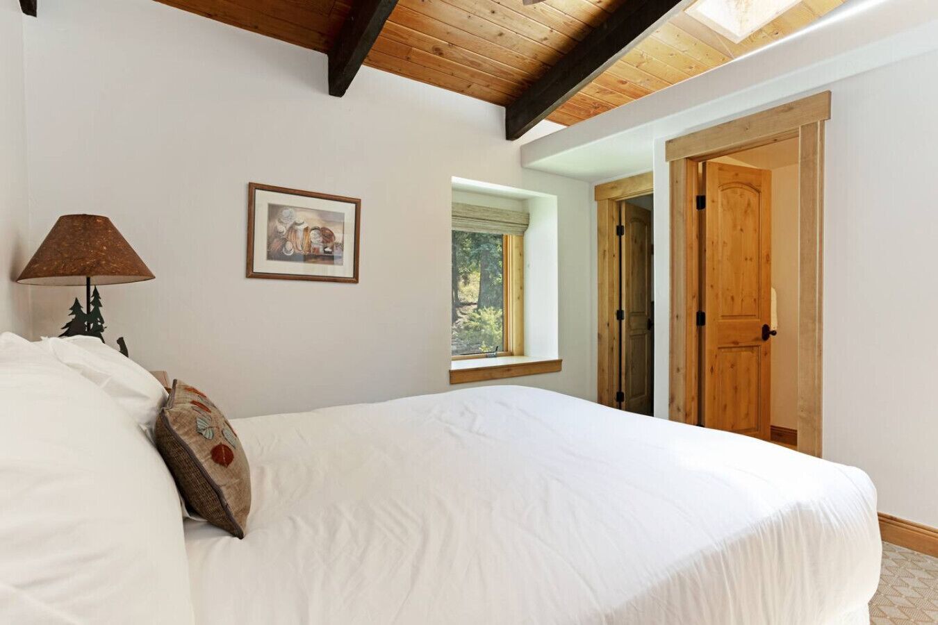 2 habitaciones, escritorio, tabla de planchar con plancha y wifi 