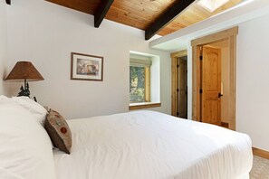 2 dormitorios, escritorio, tabla de planchar con plancha y wifi