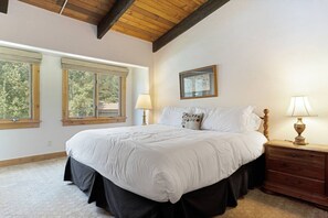 2 bedrooms, desk, iron/ironing board, WiFi - West Vail Ptarmigan Townhome - Summer Pool (Vail)