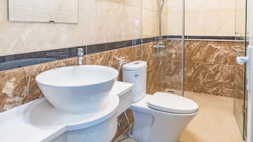 Deluxe Double Room Single Use, 1 Bedroom | Bathroom