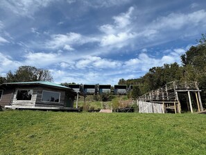 Vista frontal de la propiedad