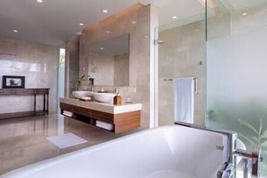 Haartrockner, Seife, Shampoo, Toilettenpapier
