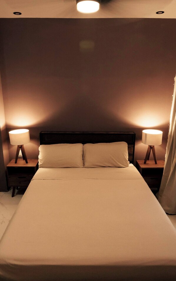 3 bedrooms, iron/ironing board, WiFi, bed sheets