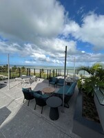 4 piscinas externas, guarda-sóis, espreguiçadeiras