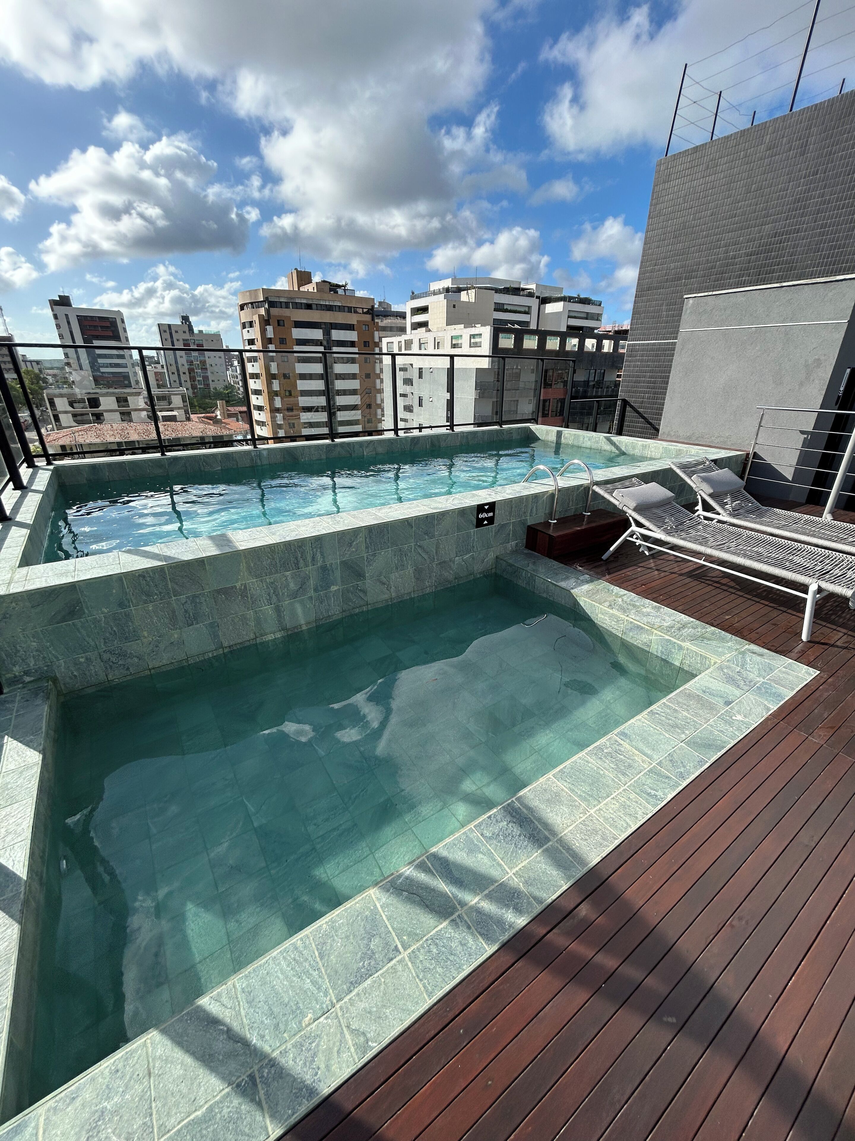 4 piscinas externas, guarda-sóis, espreguiçadeiras