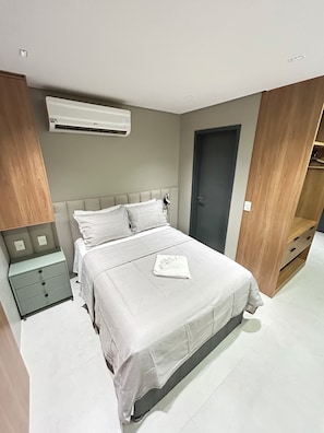 Appartement | Espace de travail pour ordinateur portable, rideaux occultants