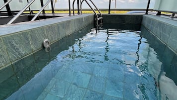 4 outdoor pools, pool umbrellas, sun loungers