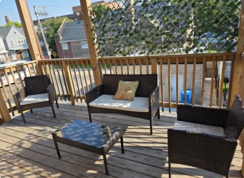 3bed/1 bath Retreat - 10 min from Downtown