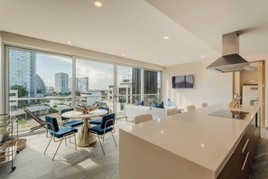 Interior - Modern apartment in Puerto Cancun with partial ocean and marina view 🌊 (Puerto Cancun)