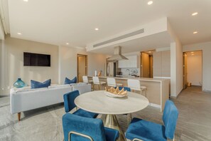 Interior - Modern apartment in Puerto Cancun with partial ocean and marina view 🌊 (Puerto Cancun)