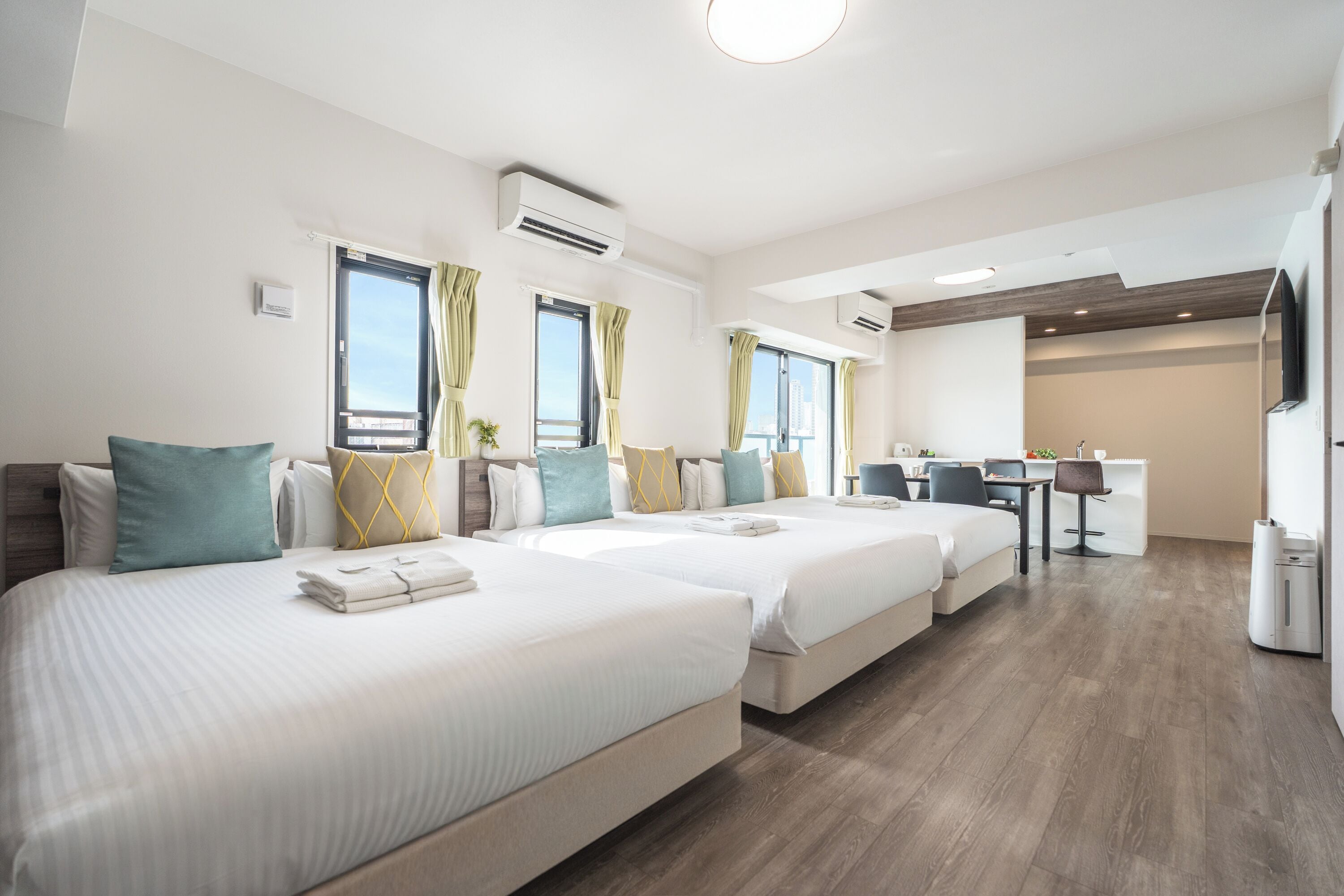 Luxury Triple Room, Balcony, City View | Free WiFi, bed sheets