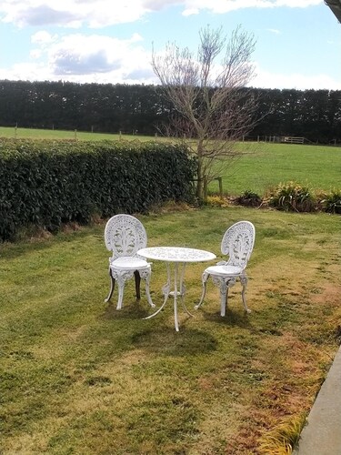 Cosy comfortable, peaceful retreat, 30 mins from Christchurch Airport