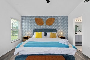 4 bedrooms, iron/ironing board, WiFi, bed sheets - Alice in Wonderland Themed house with Illusion Room, Private Pool in Kissimmee (Kissimmee)