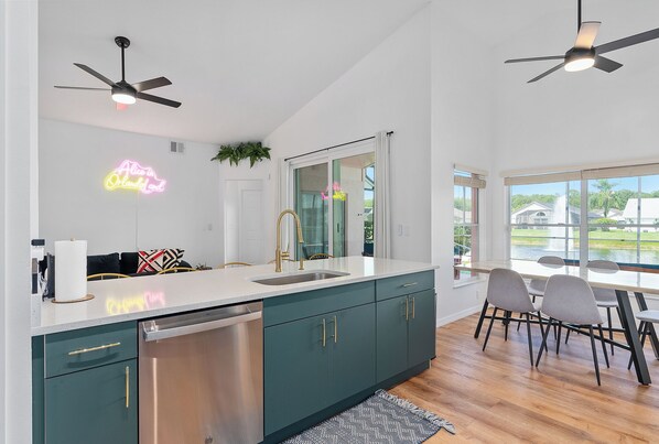 Interior - Alice in Wonderland Themed house with Illusion Room, Private Pool in Kissimmee (Kissimmee)