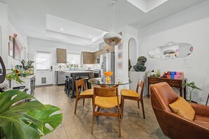 Dining - Stylish Denver 3BR 4BA WFH + Pet-Friendly Yard (Denver)
